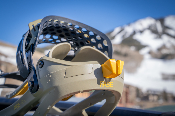 close up snowboard binding