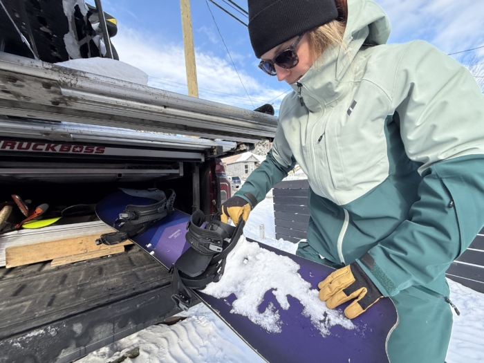 loading snowboard into truck with Smartwool Ridgeway Glove