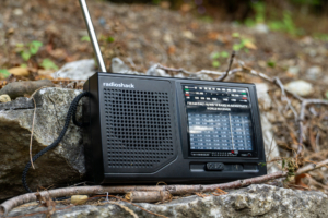 the radioshack multi band radio outside with antenna up