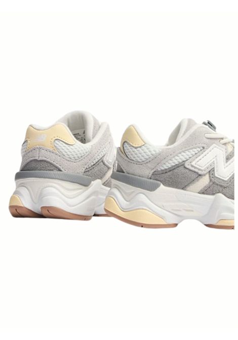 Sneakers 9060 per bambini  di colore bianche e grigio con logo laterale NEW BALANCE | 425094GRIGIO