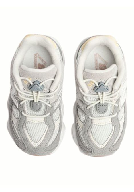 Sneakers 9060 per bambini  di colore bianche e grigio con logo laterale NEW BALANCE | 425094GRIGIO