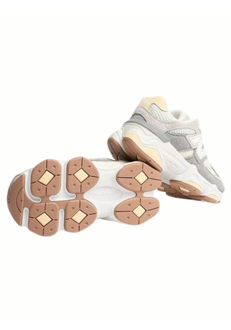 Sneakers 9060 per bambini  di colore bianche e grigio con logo laterale NEW BALANCE | 425094GRIGIO
