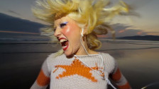 Fred Again & Amyl and The Sniffers 'you’re a star' music video