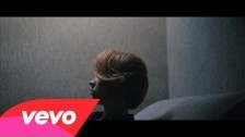 La Roux 'Let Me Down Gently' music video