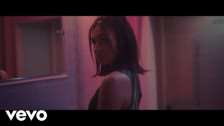 Mabel 'Overthinking' music video