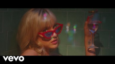 XYLØ 'Don't Panic' music video