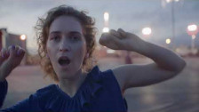 Rae Morris 'Do It' music video