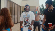 Malie Donn 'Holiday' music video