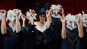 Pomme 'Seule dans la foule' Music Video