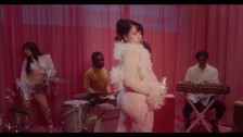 Kali Uchis 'Igual Que Un Ángel' music video