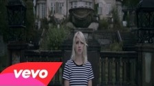Veronica Maggio 'Låtsas som det regnar' music video