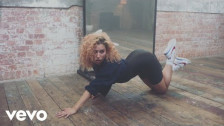 Raye 'Confidence' music video