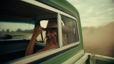 Lainey Wilson '4x4xU' music video