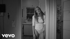 Audrey Hobert 'Sex and the city' music video