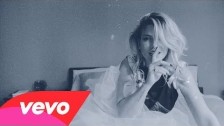 Emma Marrone 'Resta ancora un po'' music video