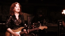 Bonnie Raitt 'Right Down The Line' music video