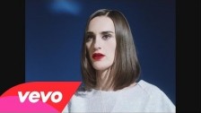 YELLE 'Complètement fou' music video