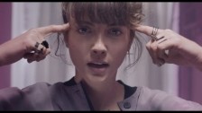 Noga Erez 'Dance While You Shoot' music video