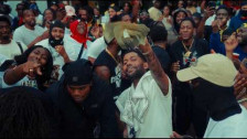 Skippa 'Money Walk' music video