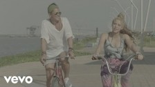 Carlos Vives 'La Bicicleta' music video