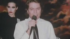 Robert Palmer 'Addicted to Love' music video