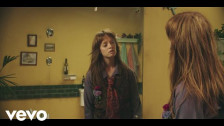 Orla Gartland 'Pretending' music video