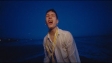 Gus Dapperton 'Palms' music video