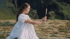 Laufey 'Snow White' music video