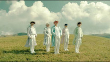 TOMORROW X TOGETHER '5시 53분의 하늘에서 발견한 너와 나' music video