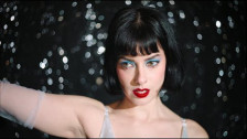 Lola Blanc 'Everybody' music video