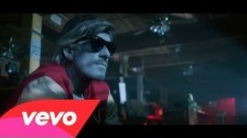 Kavinsky 'Odd Look' music video