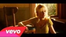 Christina Aguilera 'Something's Got a Hold On Me' music video