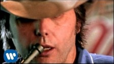 Dwight Yoakam 'I Want You To Want Me' music video