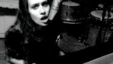 Fiona Apple 'Shadowboxer' music video