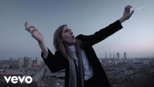 Alex Cameron 'Mongrel' music video