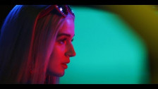 Poppy 'Bleach Blonde Baby' music video