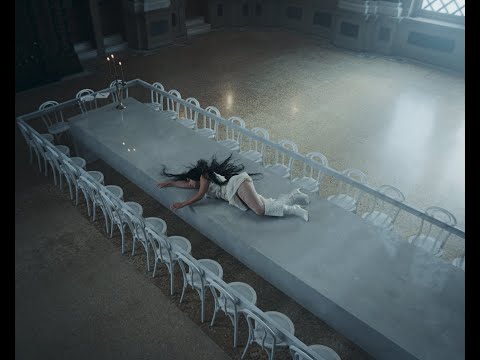 Обложка: Charli XCX - Chains of Love (2025)