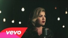 Kelly Clarkson 'Wrapped in Red' music video
