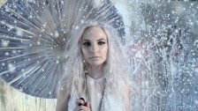 Lara Snow 'I Like Snow' music video