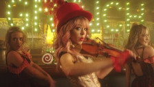 Lindsey Stirling 'You're A Mean One, Mr. Grinch' music video