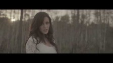 Sharlene Taulet 'Vives En Mi' music video