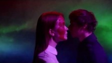 Blonde Redhead 'Golden Light' music video