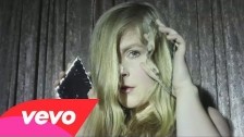 Linnea Olsson 'Breaking and Shaking' music video