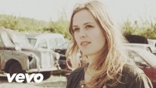 Maaike Ouboter 'Anders' music video