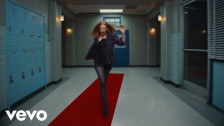 Audrey Hobert 'Sue me' music video