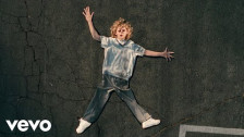 The Kid LAROI 'Thousand Miles' music video