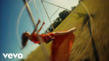 Kelsea Ballerini 'I Sit In Parks' music video