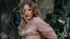 Paris Paloma 'Pre-Raphaelite' music video