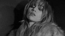 Suki Waterhouse 'Dream Woman' music video