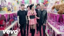 Fall Out Boy 'Irresistible (Remix)' music video